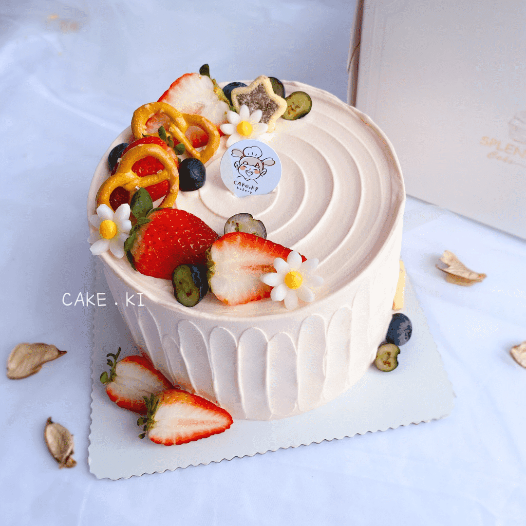 (2 Days Pre-Order) 6 inch Simple Design Strawberry Yogurt Mousse Flavour | Cake Ki Bakery